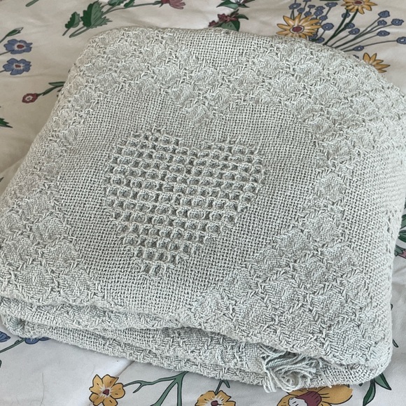 Shawl Throw Blanket vintage light sage green heart pattern - Picture 5 of 5